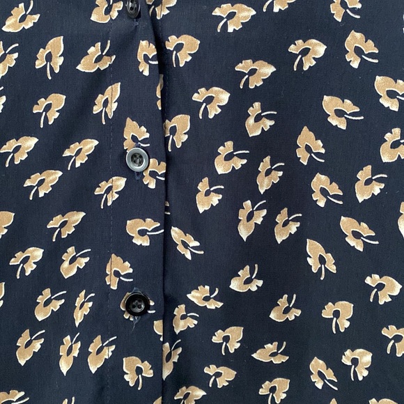 Button down shirt in navy with leaf print.   Approx uS 2 in sizing - Picture 3 of 4